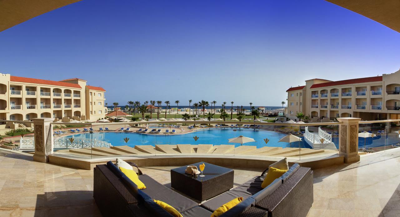 Rixos Alamein - Full Board Plus El Alamein Exteriör bild The swimming pool at the hotel