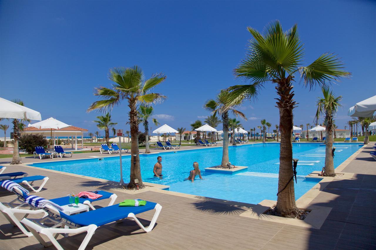 Rixos Alamein - Full Board Plus El Alamein Exteriör bild A swimming pool in a hotel